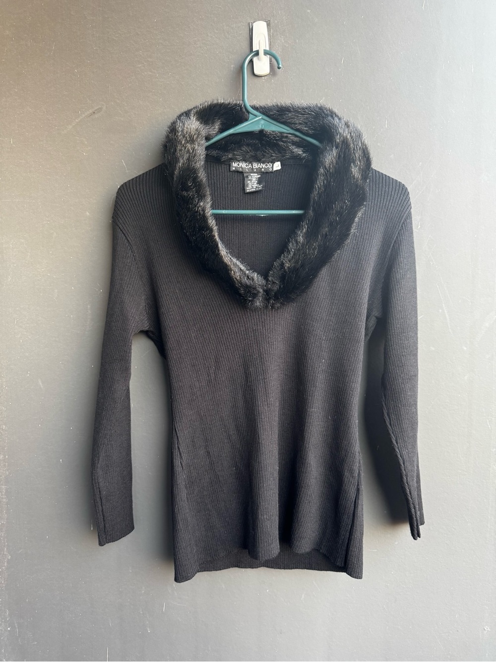 Vintage black ribbed 3/4 sleeve faux fur collar knit top from Monica Bianco